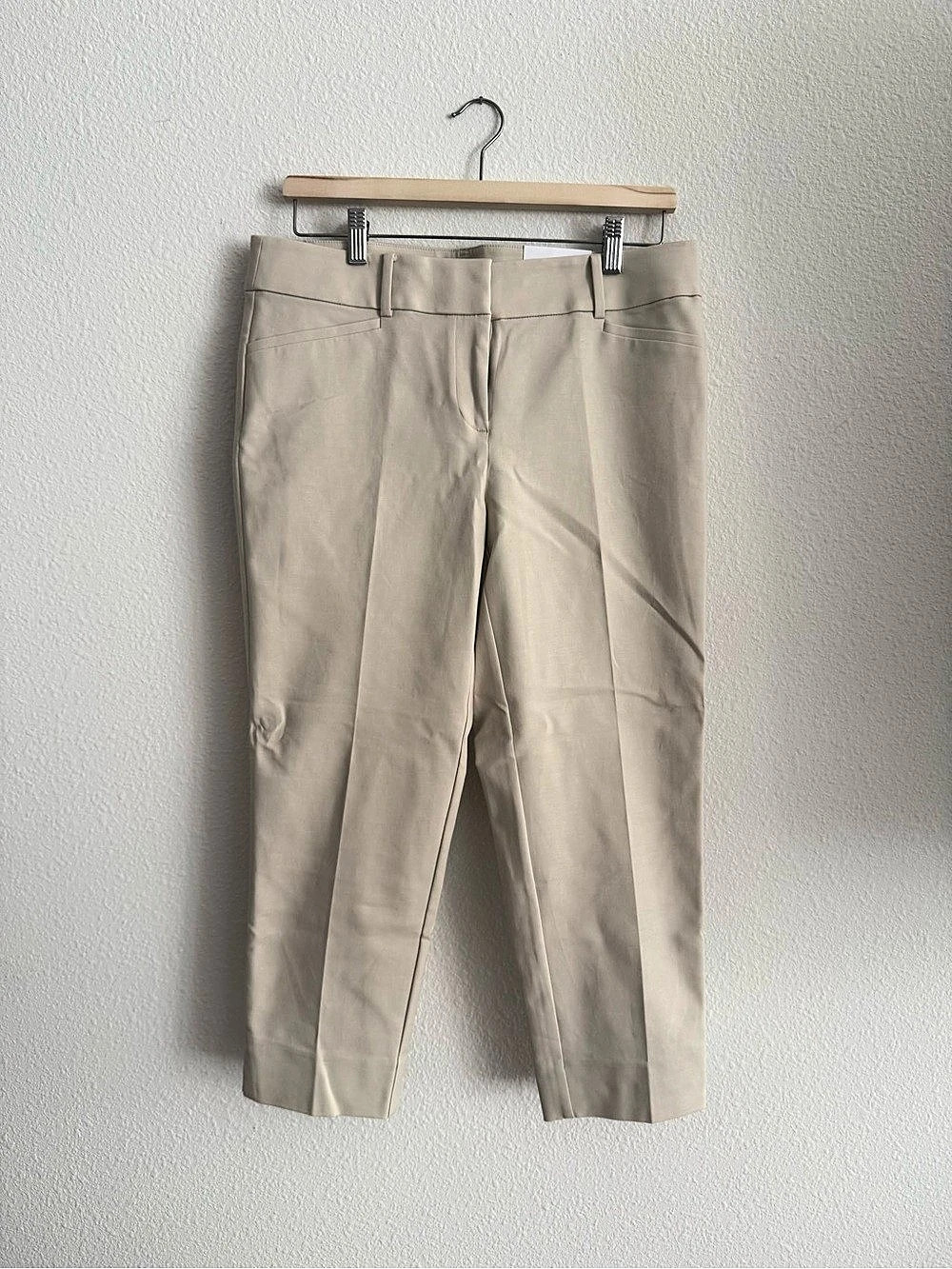 LOFT The Riviera Pant Cropped Beige Pants Size 8 Petite